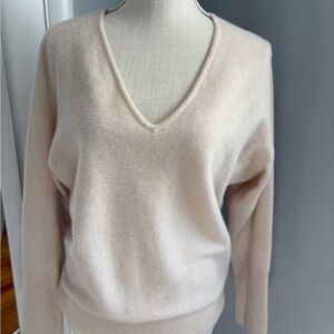 Tahari, 100% Cashmere Cream V-Neck Sweater, Large